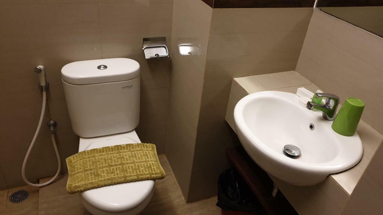 אמבון Biz Hotel City Center מראה חיצוני תמונה