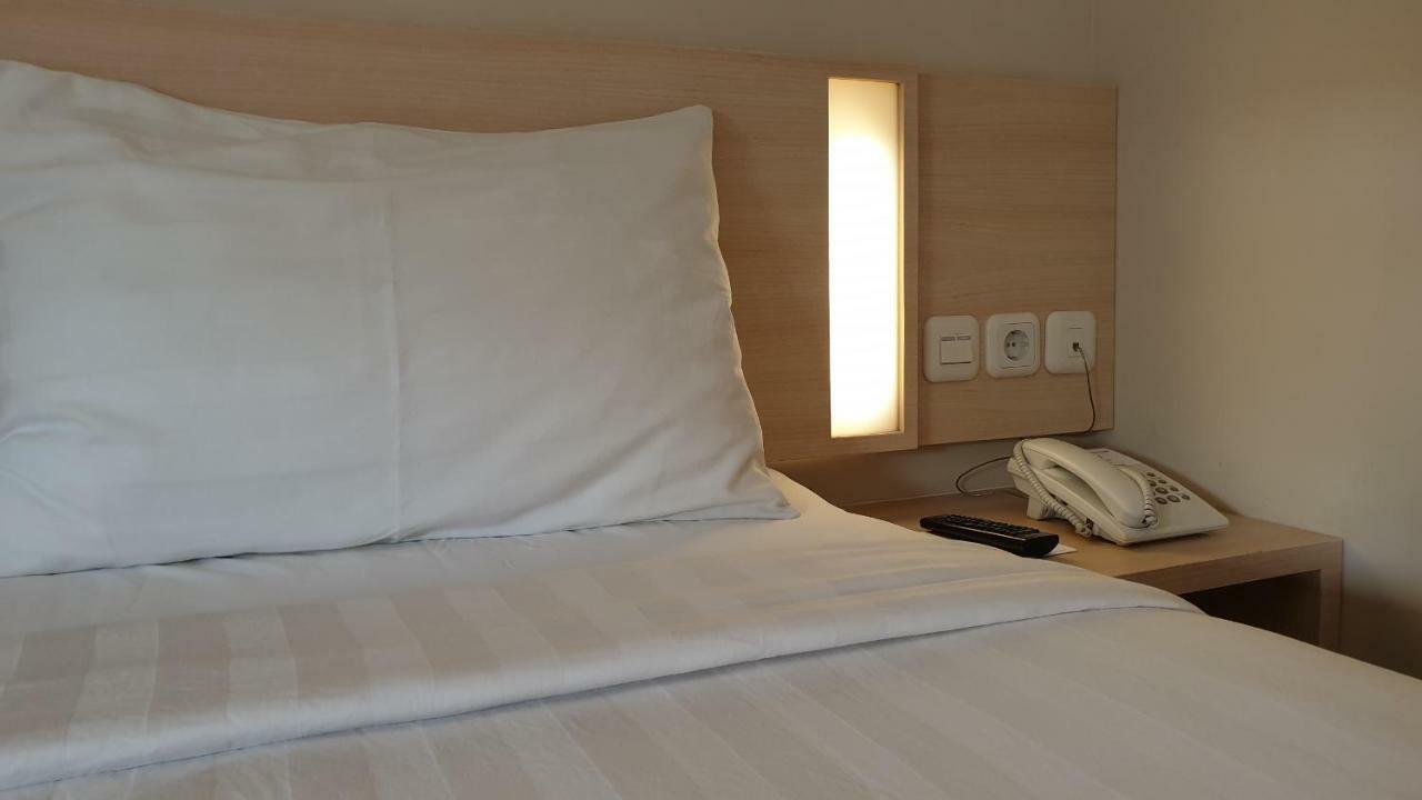 אמבון Biz Hotel City Center מראה חיצוני תמונה