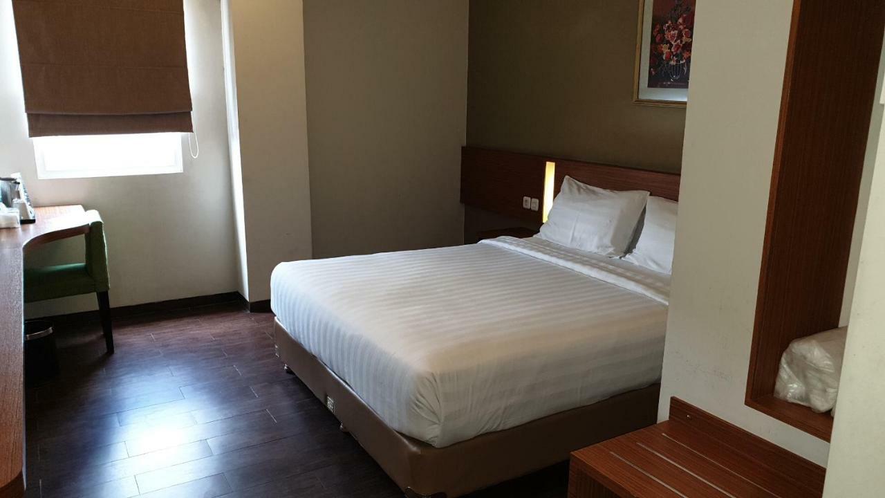 אמבון Biz Hotel City Center מראה חיצוני תמונה