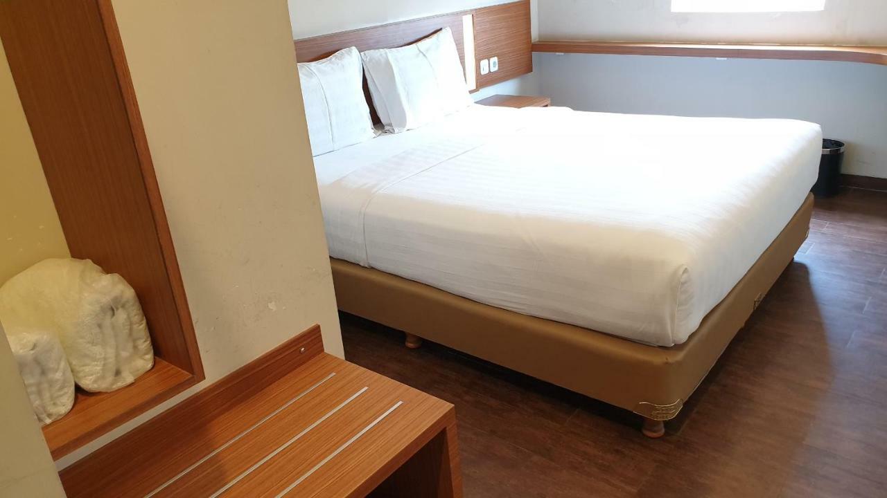 אמבון Biz Hotel City Center מראה חיצוני תמונה